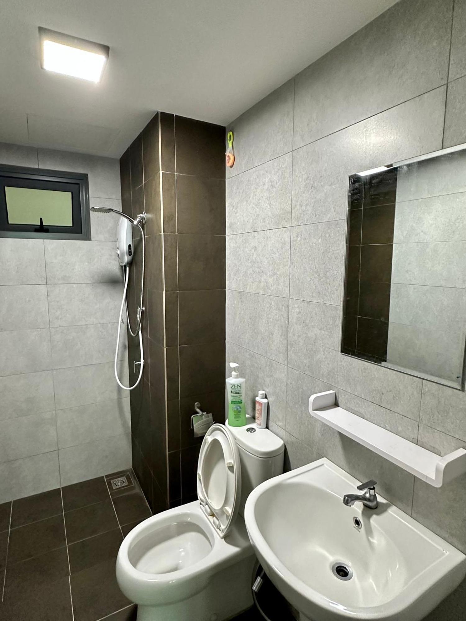 Apartment 3b2r Meritus Residensi